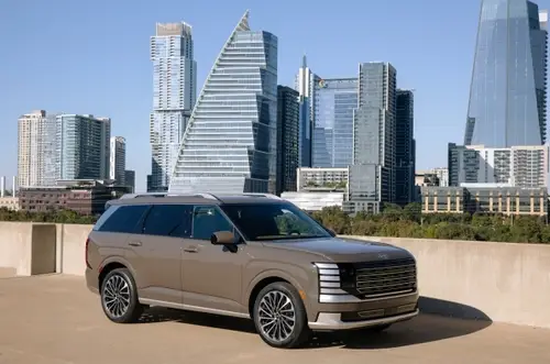 Hyundai Palisade Hybrid Earns a WardsAuto 10 Best Engines & Propulsion Systems Award