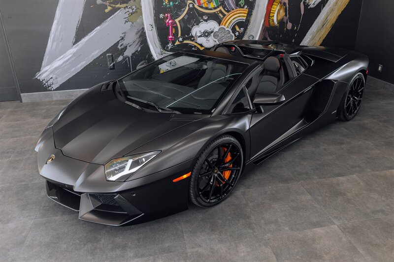 2014 Lamborghini Aventador LP 700-4 2-Door Coupe