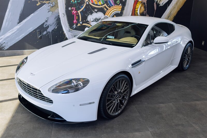 2009 Aston Martin V8 Vantage 2-Door Coupe